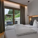 Hubertushof 4*