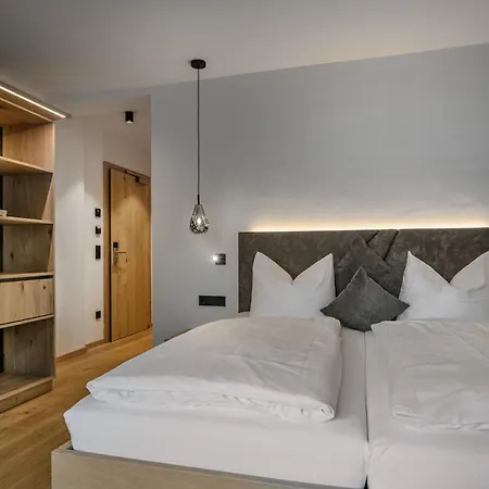 Отель Hubertushof 4*