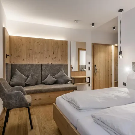 Hubertushof Hotel 4*